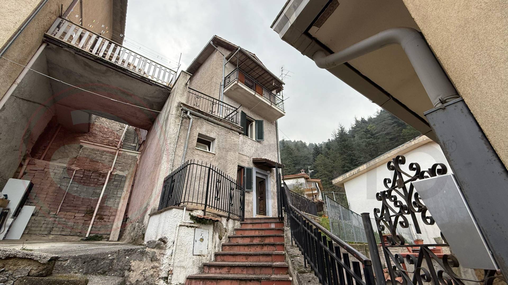 Palazzo intero stabile in vendita a Piglio