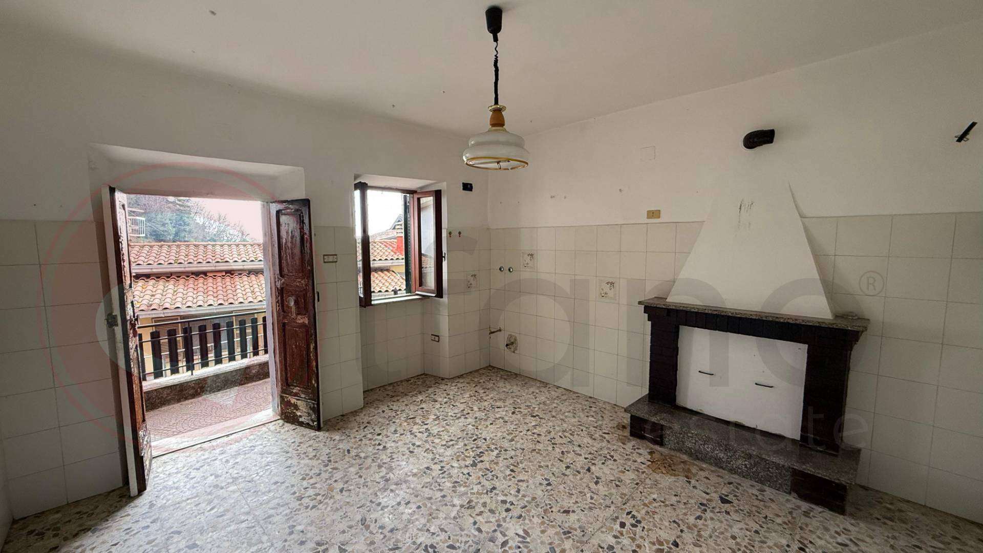 Palazzo intero stabile in vendita a Piglio