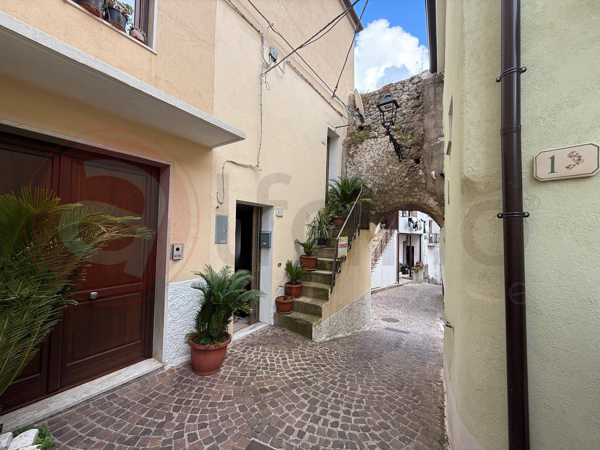 Abitazioni tipiche storiche in vendita a Ciorlano