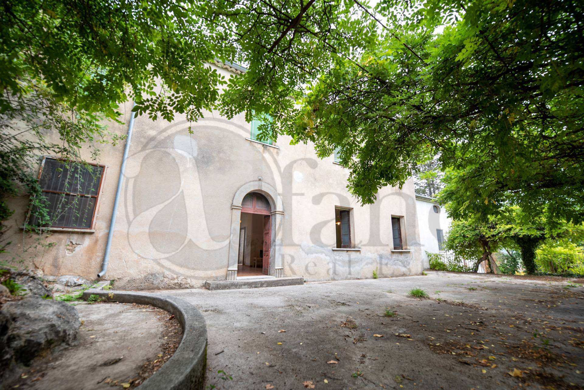 Casale di campagna in vendita a Paterno