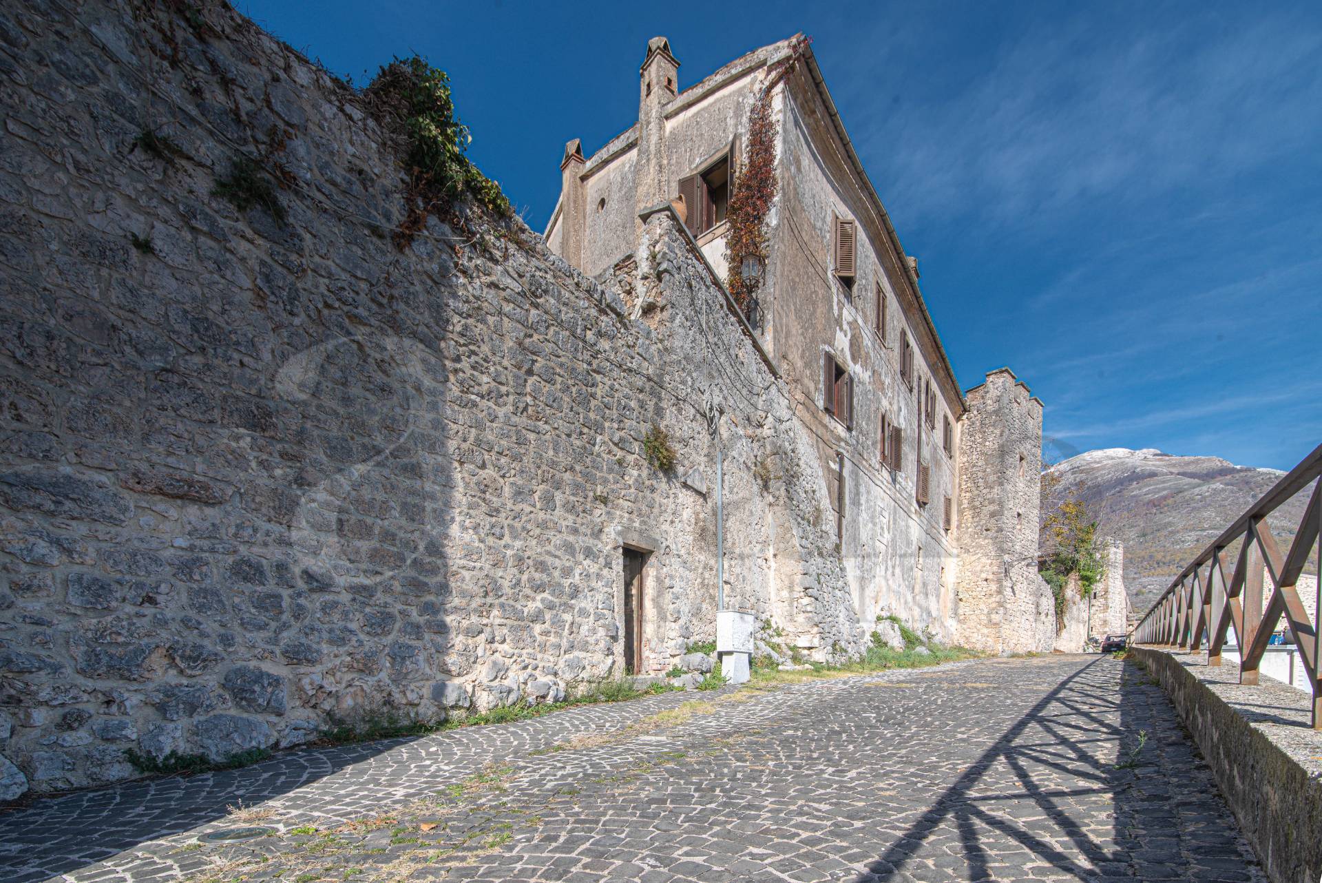Palazzo storico in vendita a Vico nel Lazio