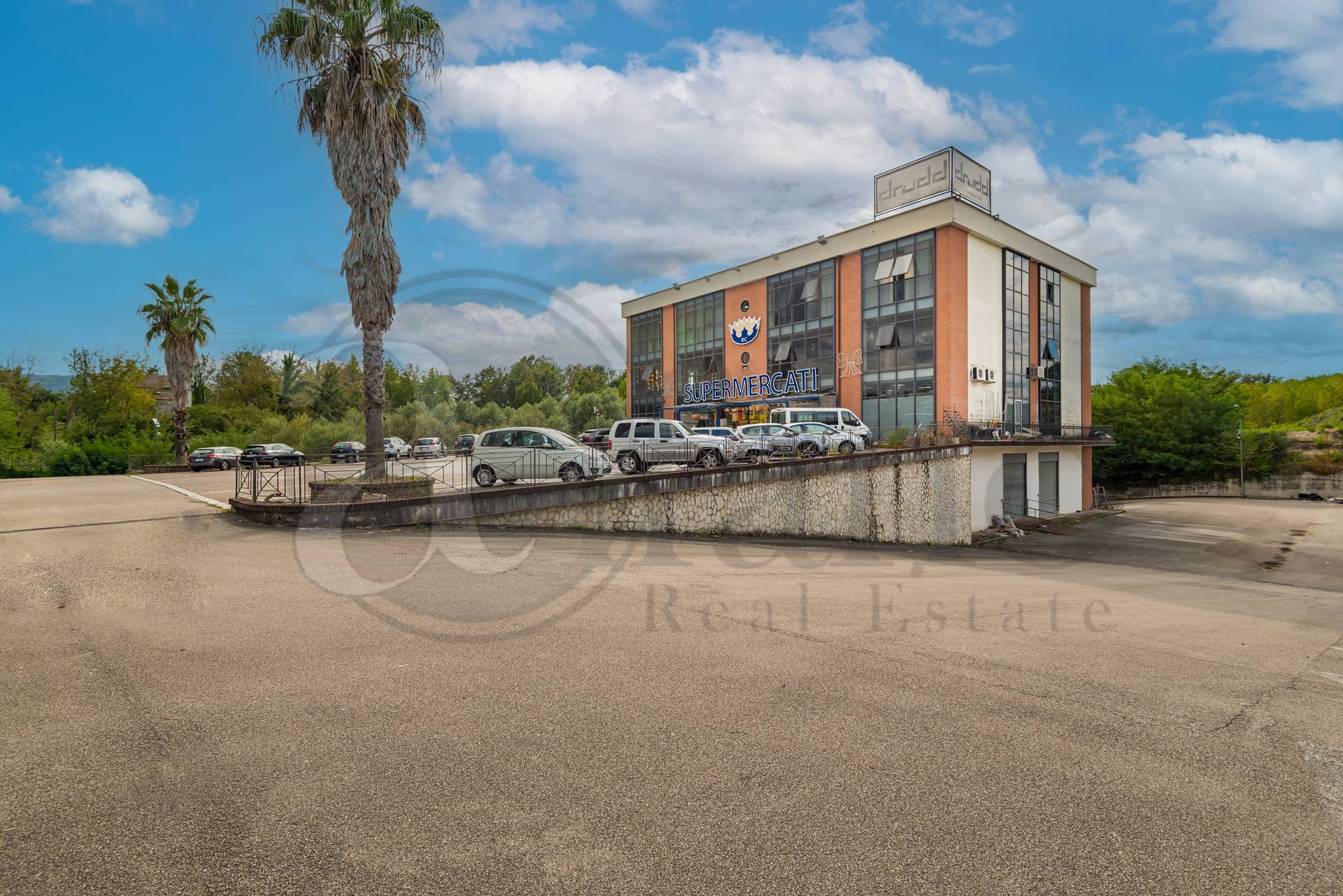 Locale commerciale in vendita a Pignataro Interamna