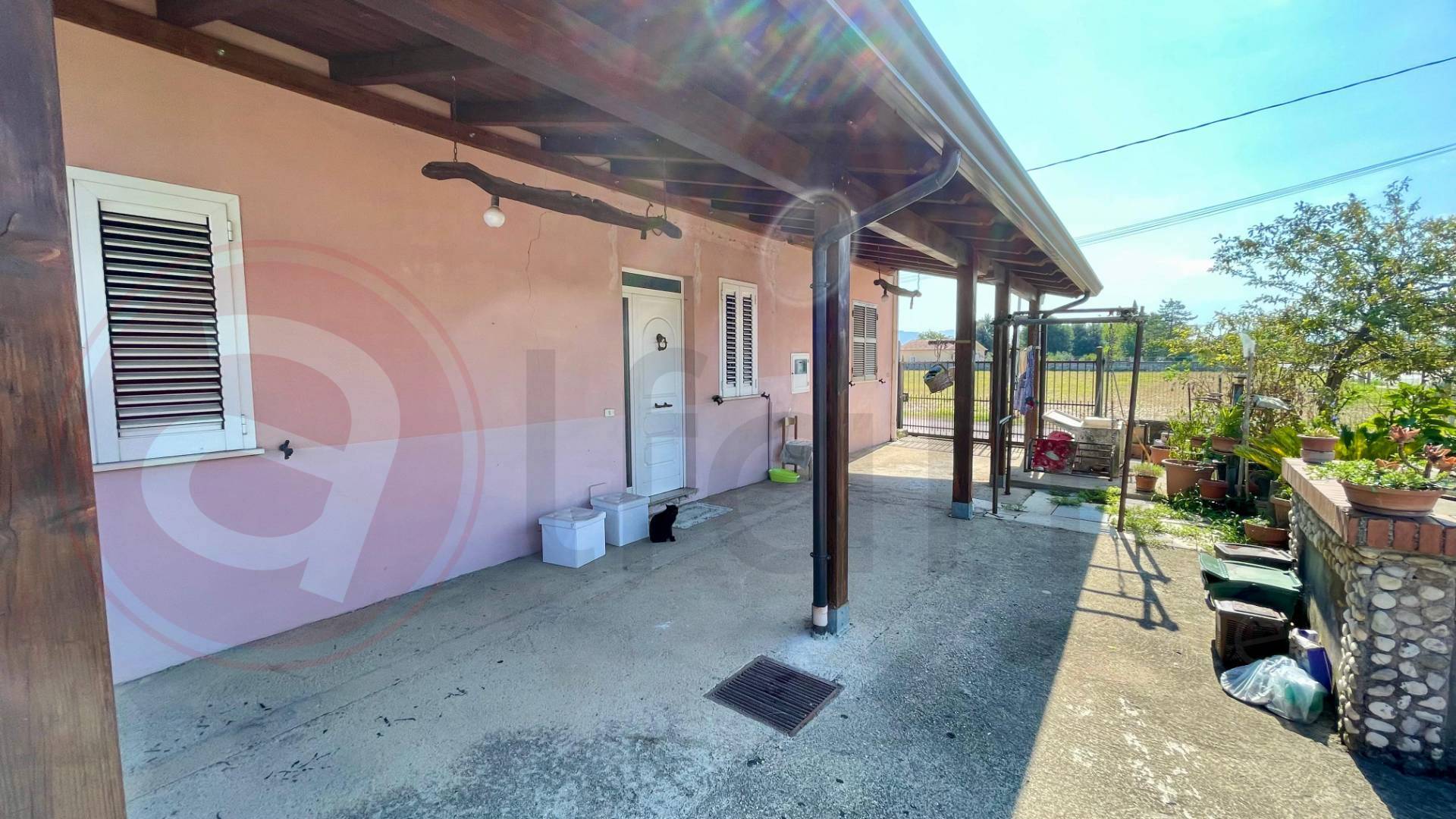 soluzione semiindipendente in vendita a Aquino