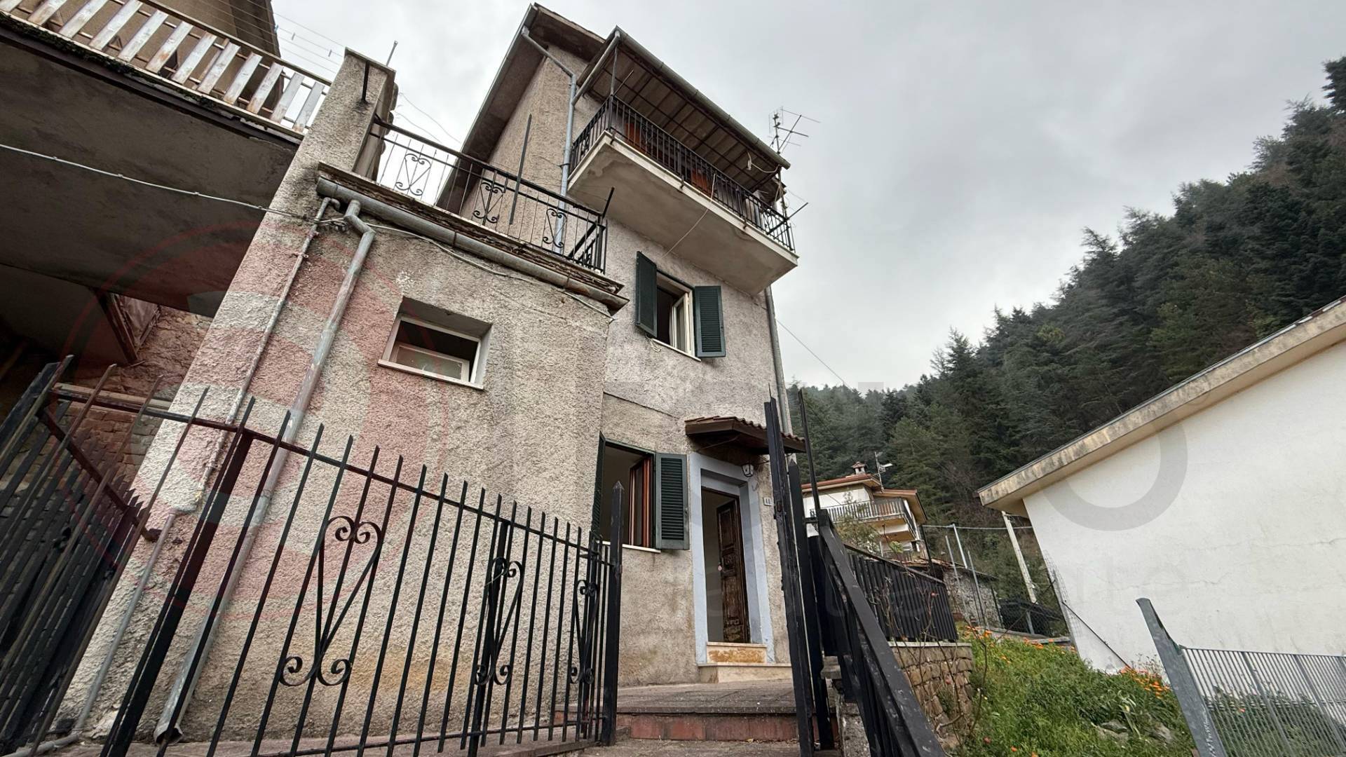 Palazzo intero stabile in vendita a Piglio