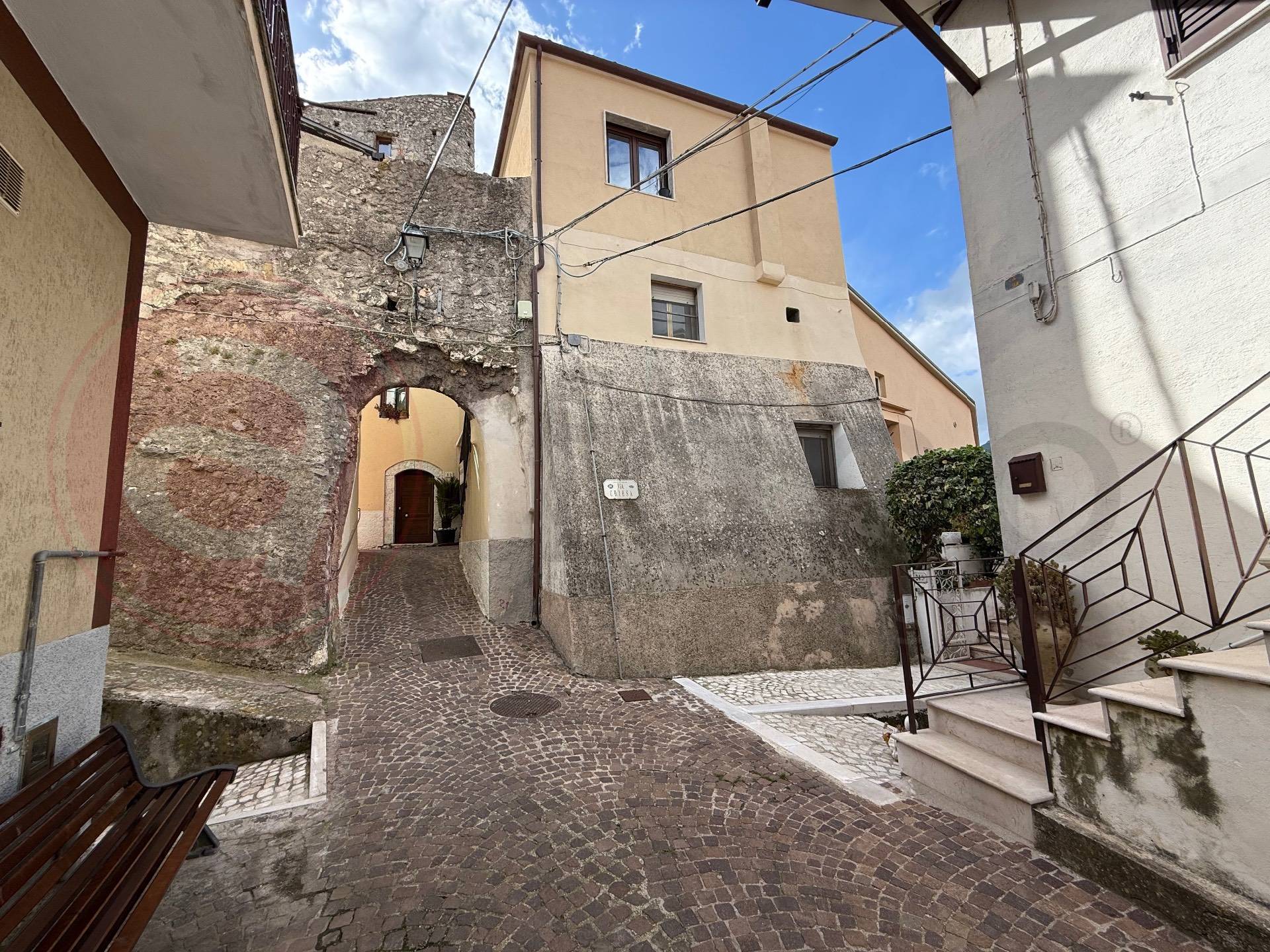 Abitazioni tipiche storiche in vendita a Ciorlano