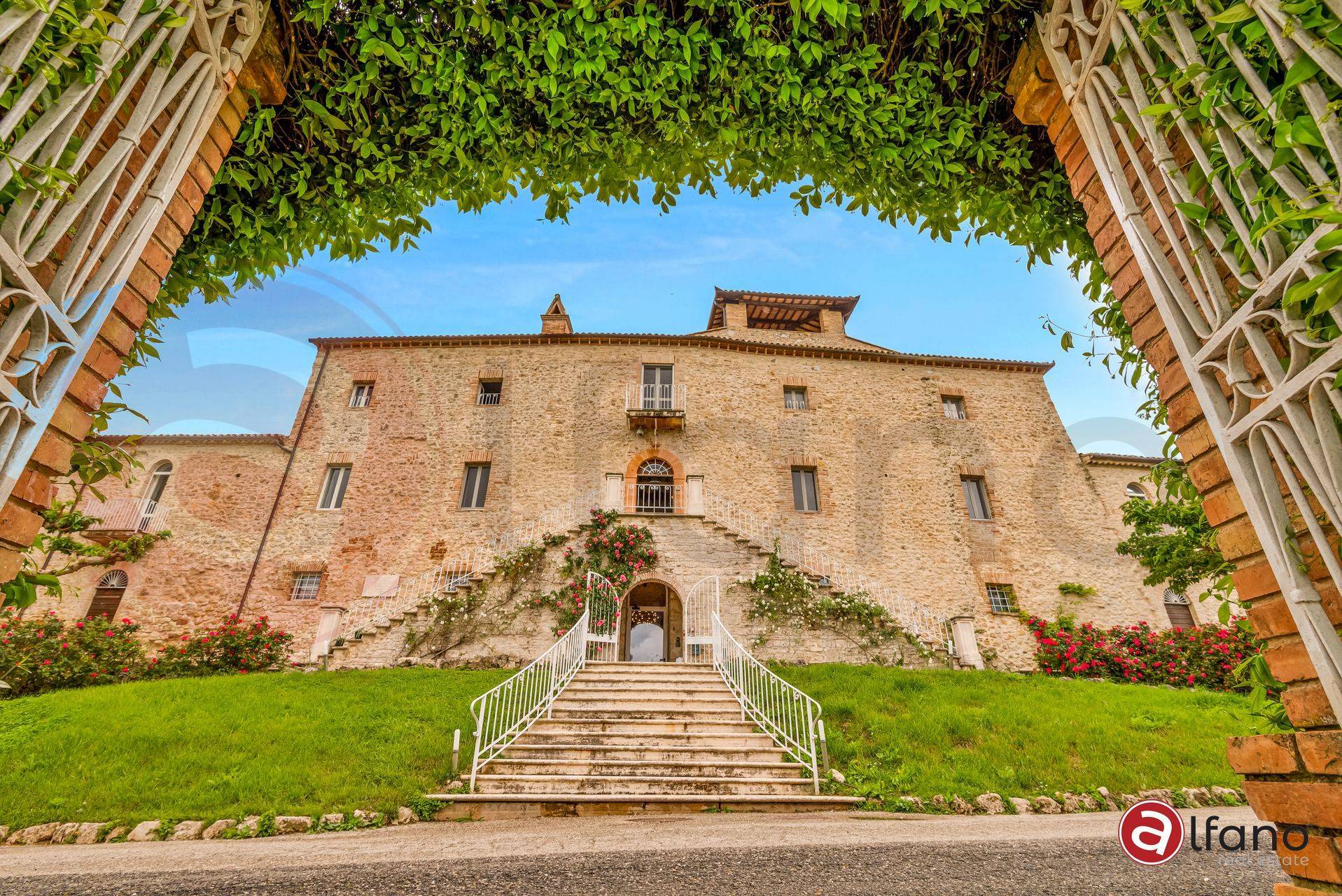 Abitazioni tipiche storiche in vendita a Massa Martana, Montignano
