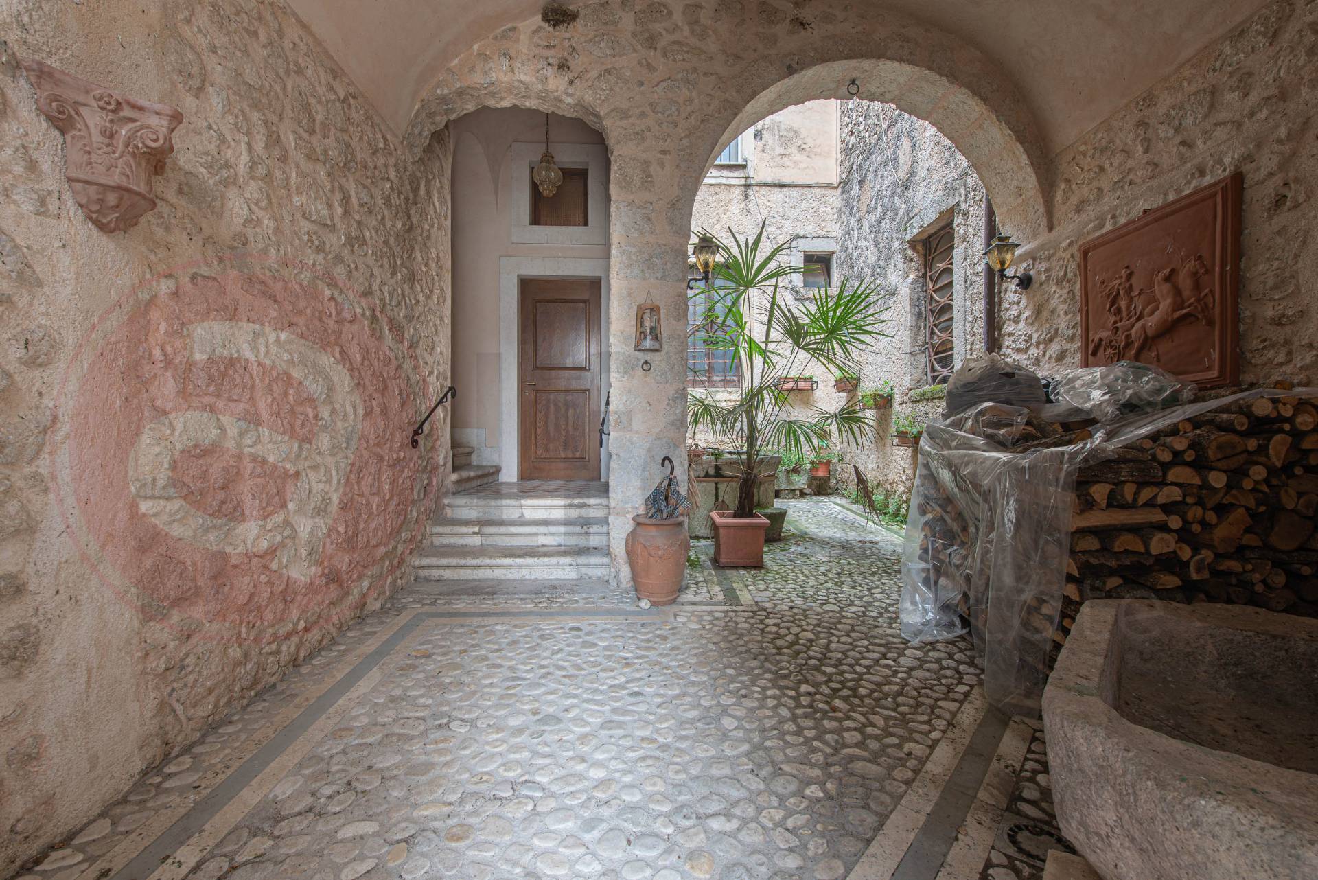 Abitazioni tipiche storiche in vendita a San Donato Val di Comino