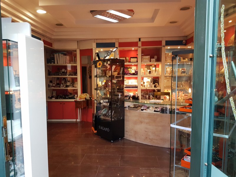 Locale commerciale in affitto a Fontana Liri