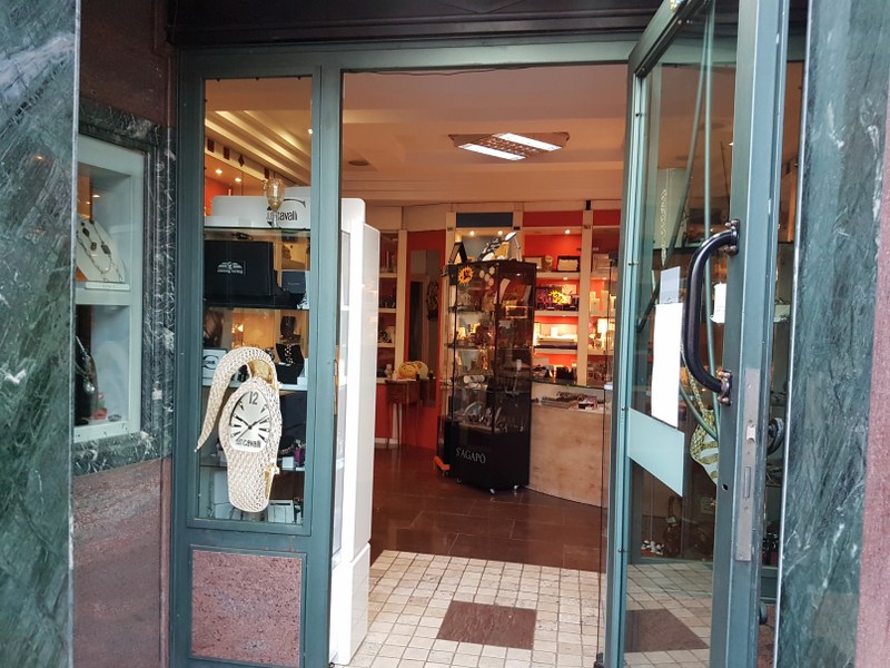 Locale commerciale in affitto a Fontana Liri