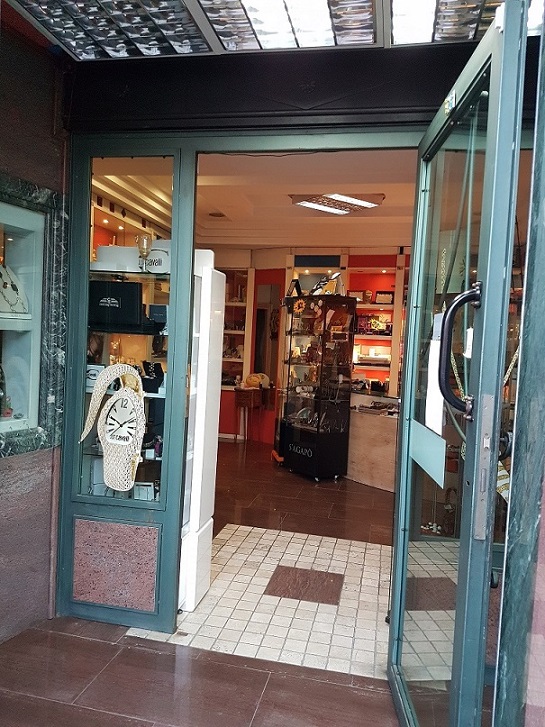 Locale commerciale in affitto a Fontana Liri