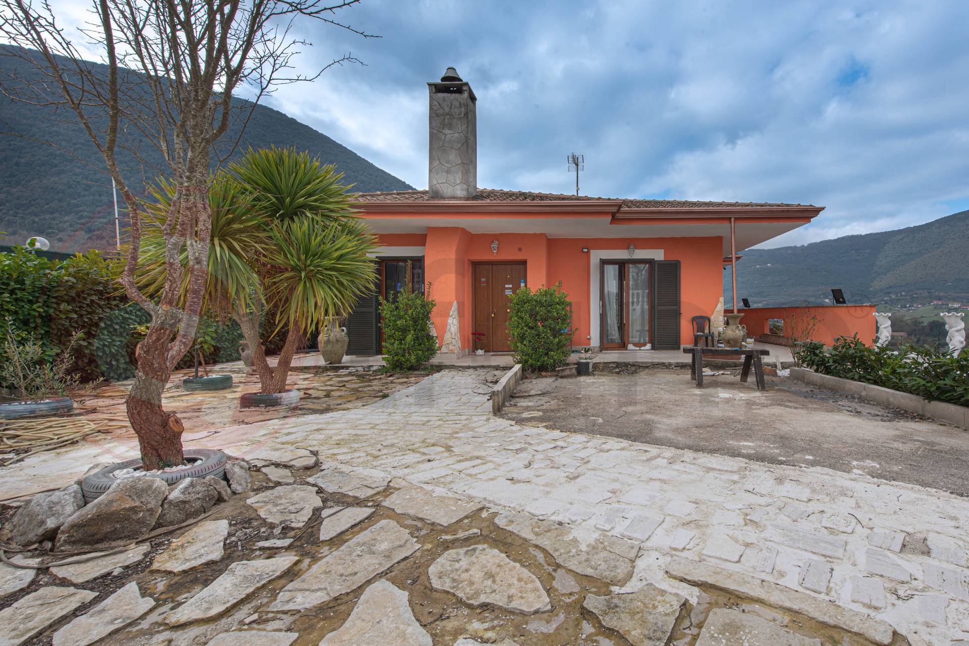 Villa in vendita a Giuliano di Roma