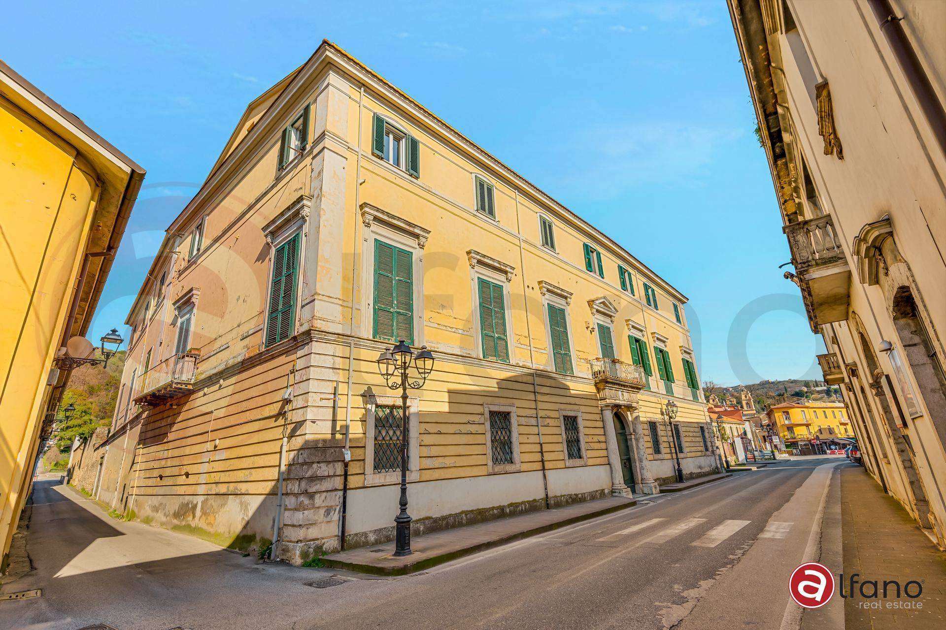 Locale commerciale in vendita a Isola del Liri