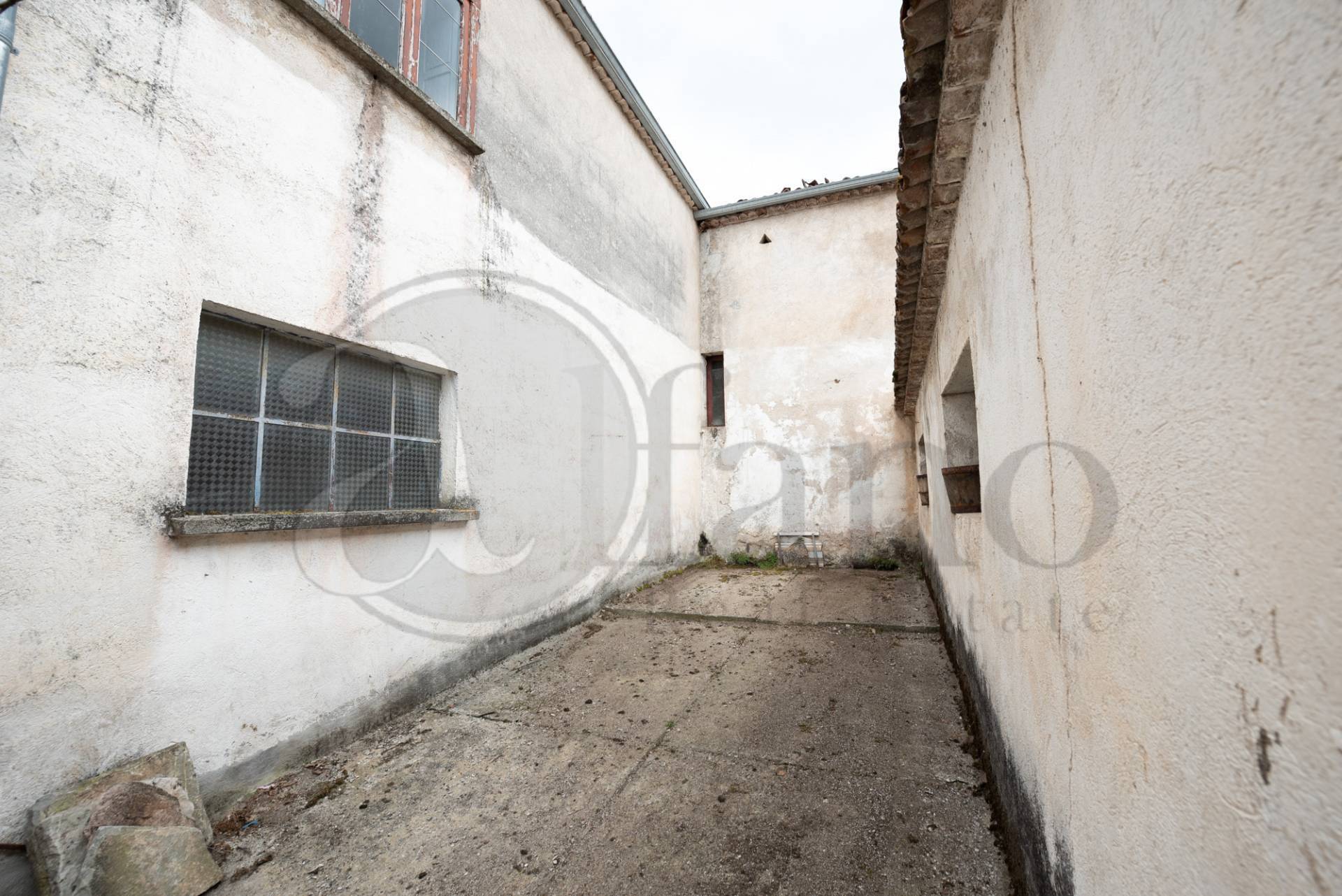 Casale di campagna in vendita a Paterno