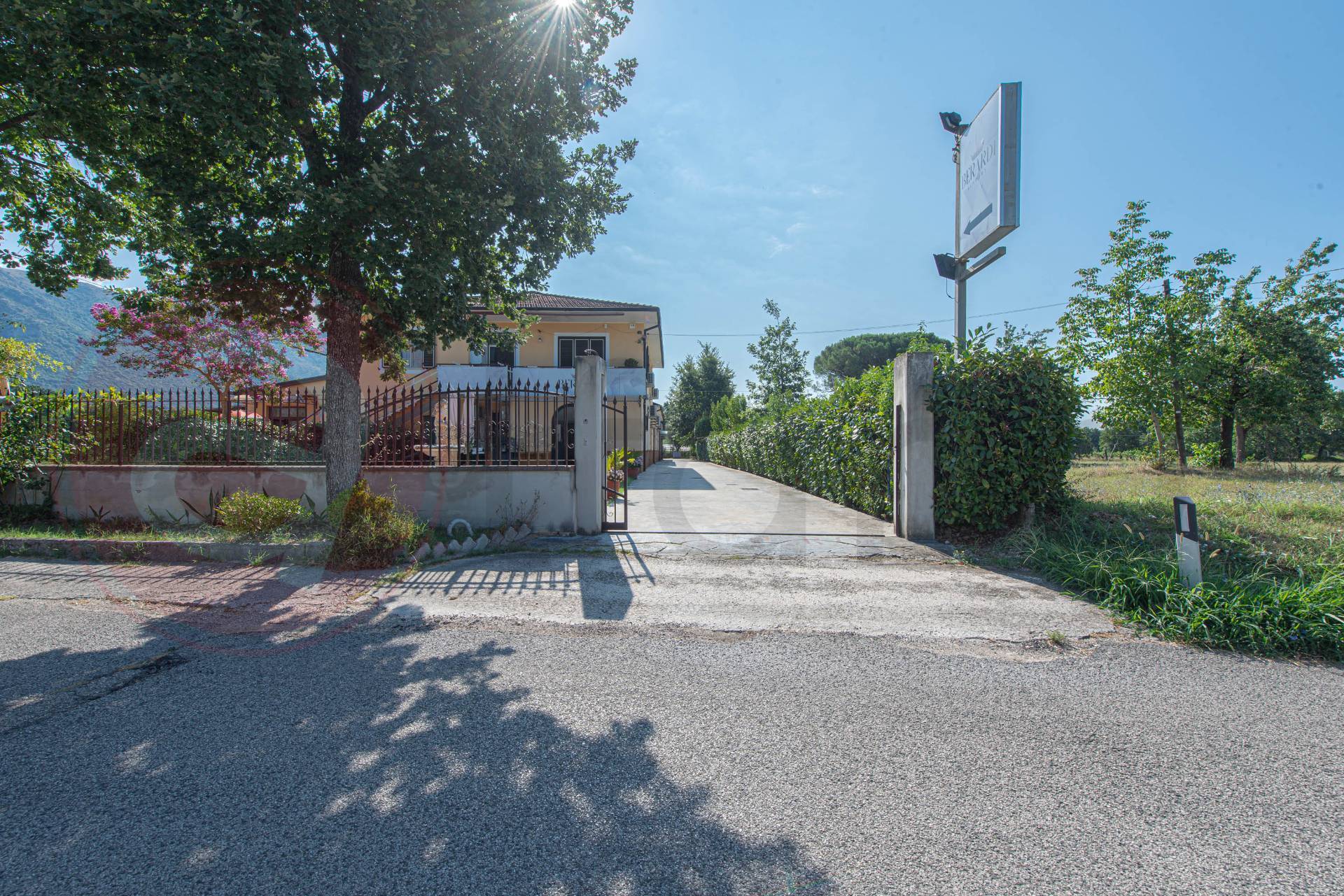 Casa Indipendente con ampi locali commerciali in vendita a Roccasecca