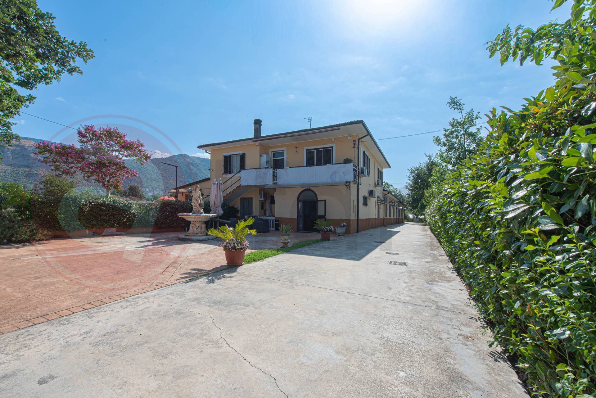Casa Indipendente con ampi locali commerciali in vendita a Roccasecca