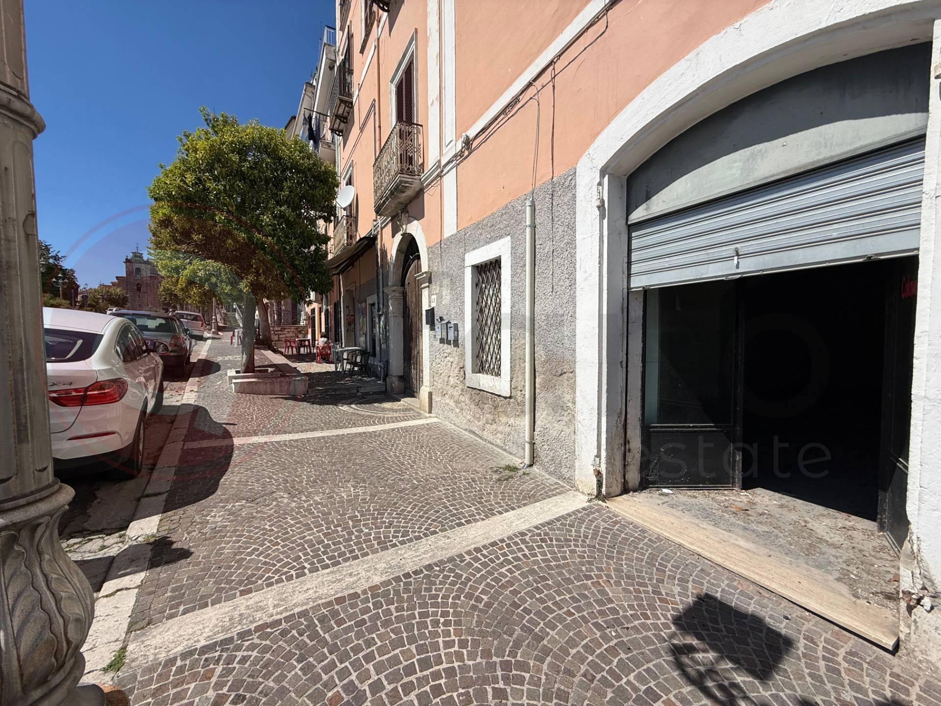 Locale commerciale in vendita a Arce, centro storico