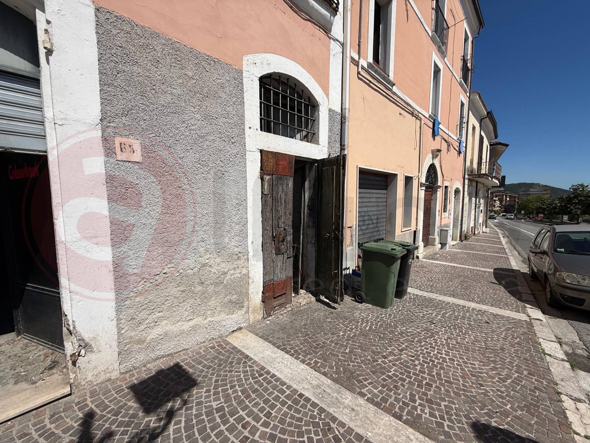 Locale commerciale in vendita a Arce, centro storico