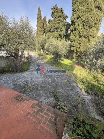 Villa Bifamiliare con giardino, Massarosa corsanico