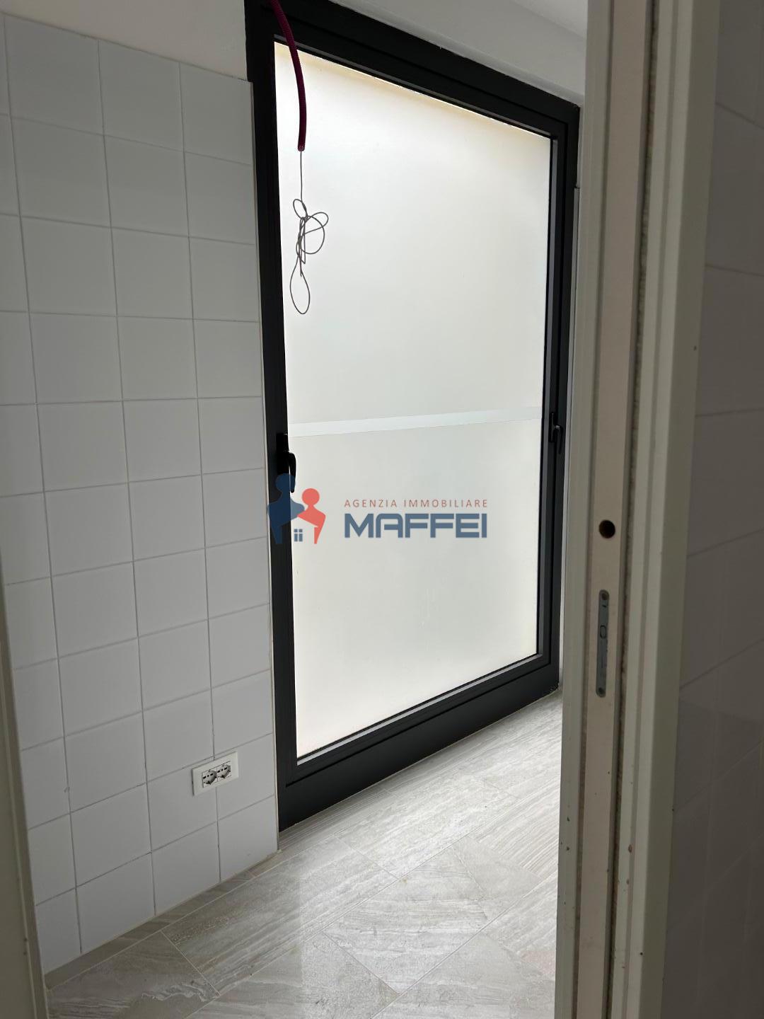 Negozio in vendita, Viareggio centro mare