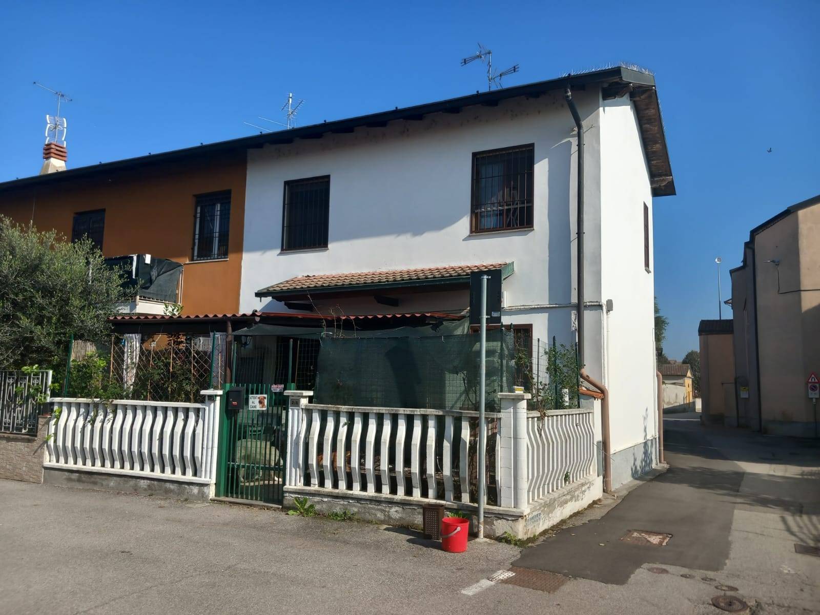 Casa indipendente con box a Comazzo