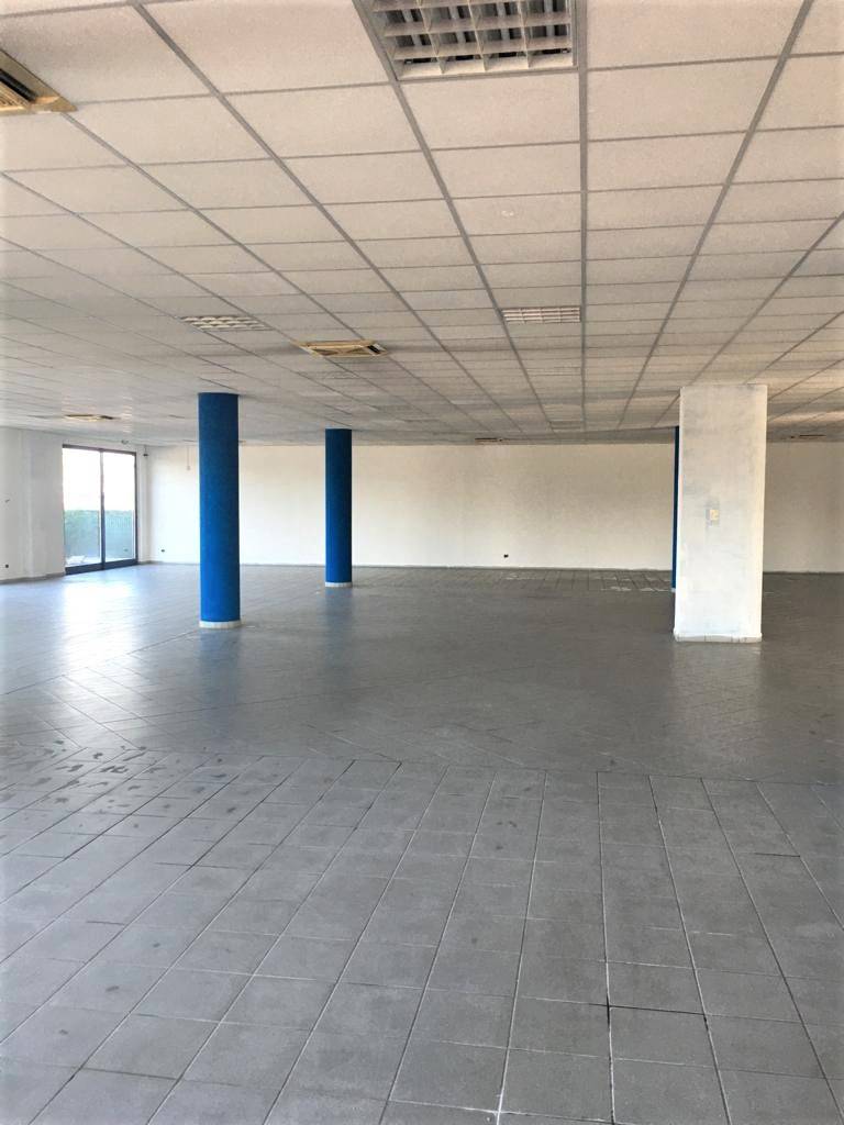 Locale commerciale in vendita a Isso
