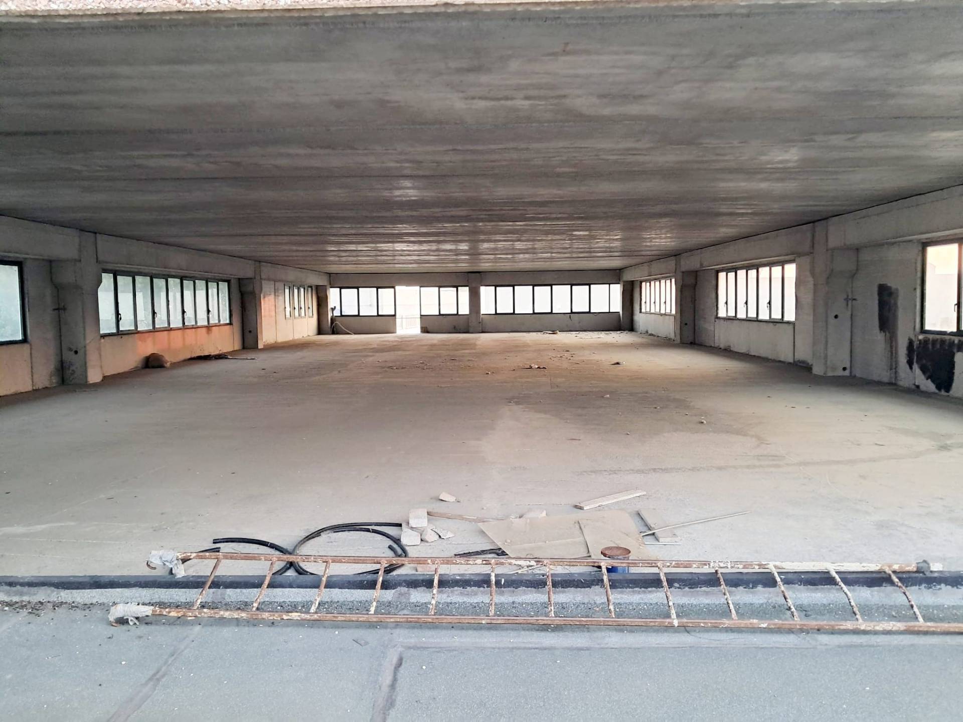 Capannone in vendita a Trezzano Rosa