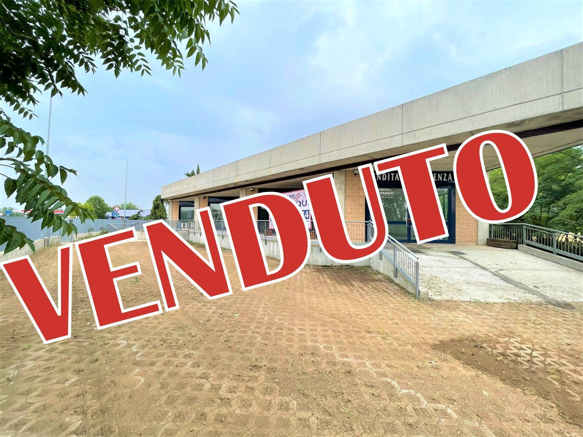 Locale commerciale in vendita a Isso