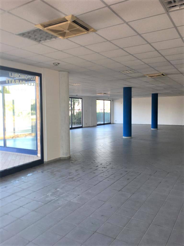 Locale commerciale in vendita a Isso