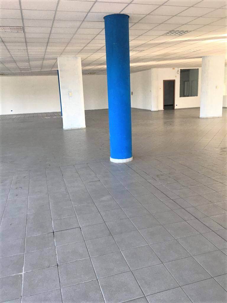Locale commerciale in vendita a Isso