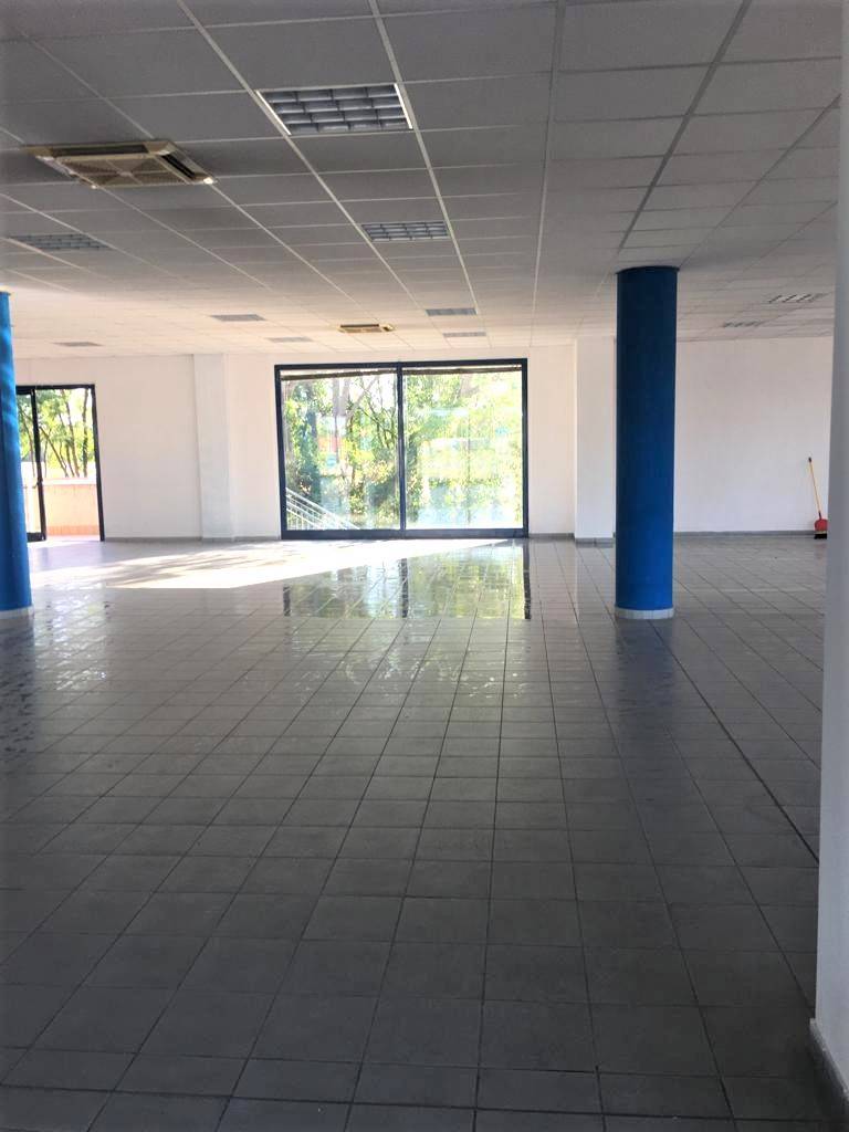 Locale commerciale in vendita a Isso