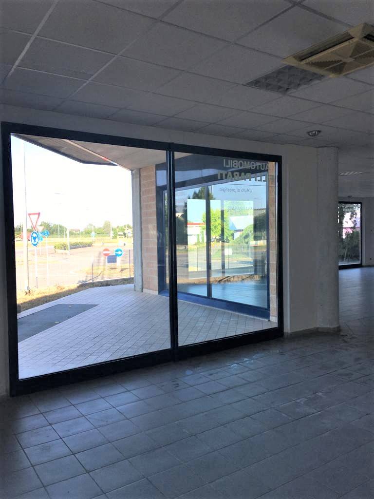 Locale commerciale in vendita a Isso