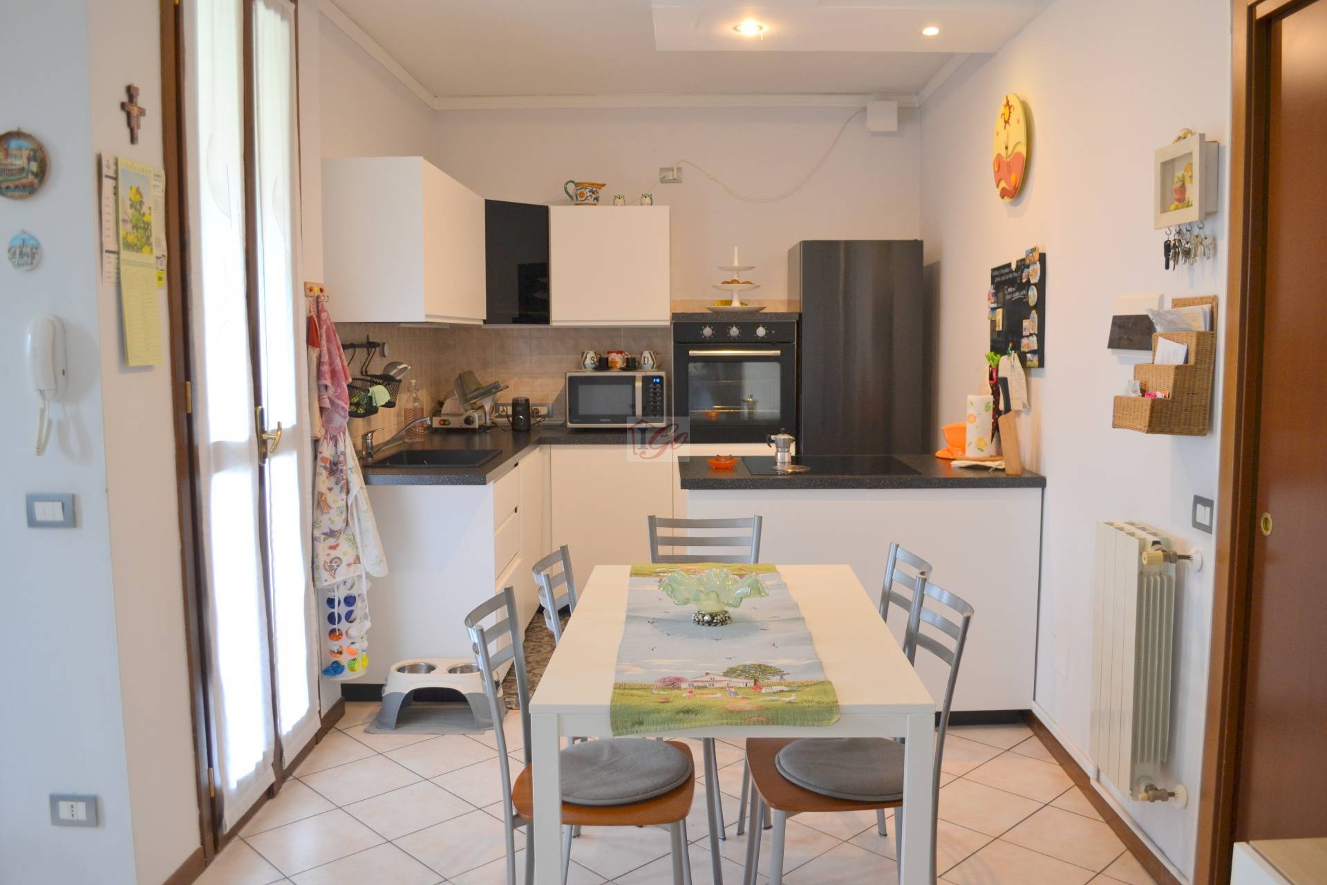 Porzione di Casa in vendita a Trezzano Rosa
