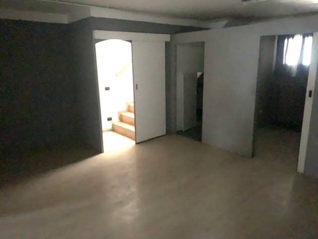 Negozio in affitto a Bernareggio
