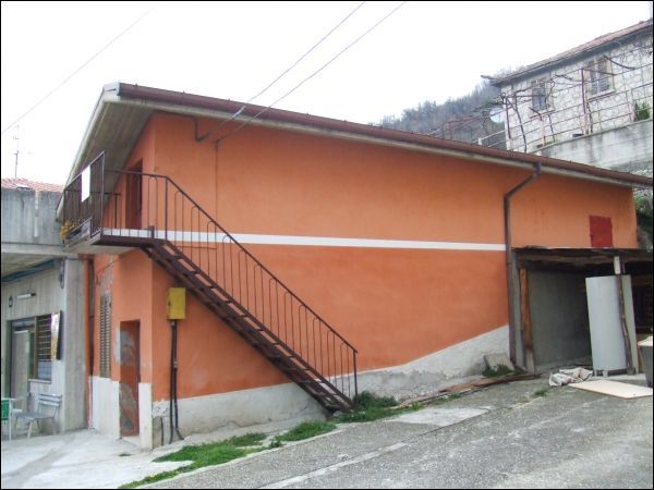 Vendo casa indipendente a Valle Castellana