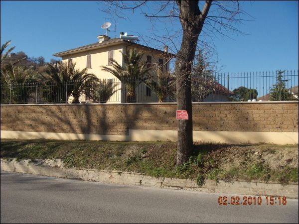 Vende villa a Ascoli Piceno