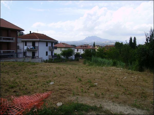 Vendo terreno Folignano villa pigna