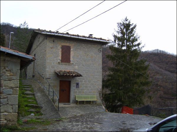 Vendo casa indipendente con terrazzo a Acquasanta Terme