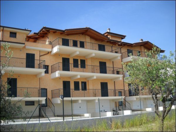 Vendesi appartamento con terrazzo a Maltignano