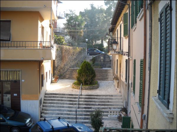 Vende casa indipendente con terrazzo a Acquasanta Terme