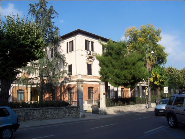 Ufficio con posto auto scoperto Ascoli Piceno centro