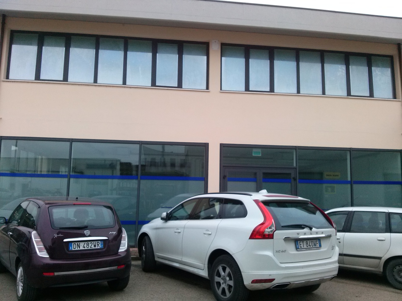 Ufficio con posto auto scoperto a Ascoli Piceno