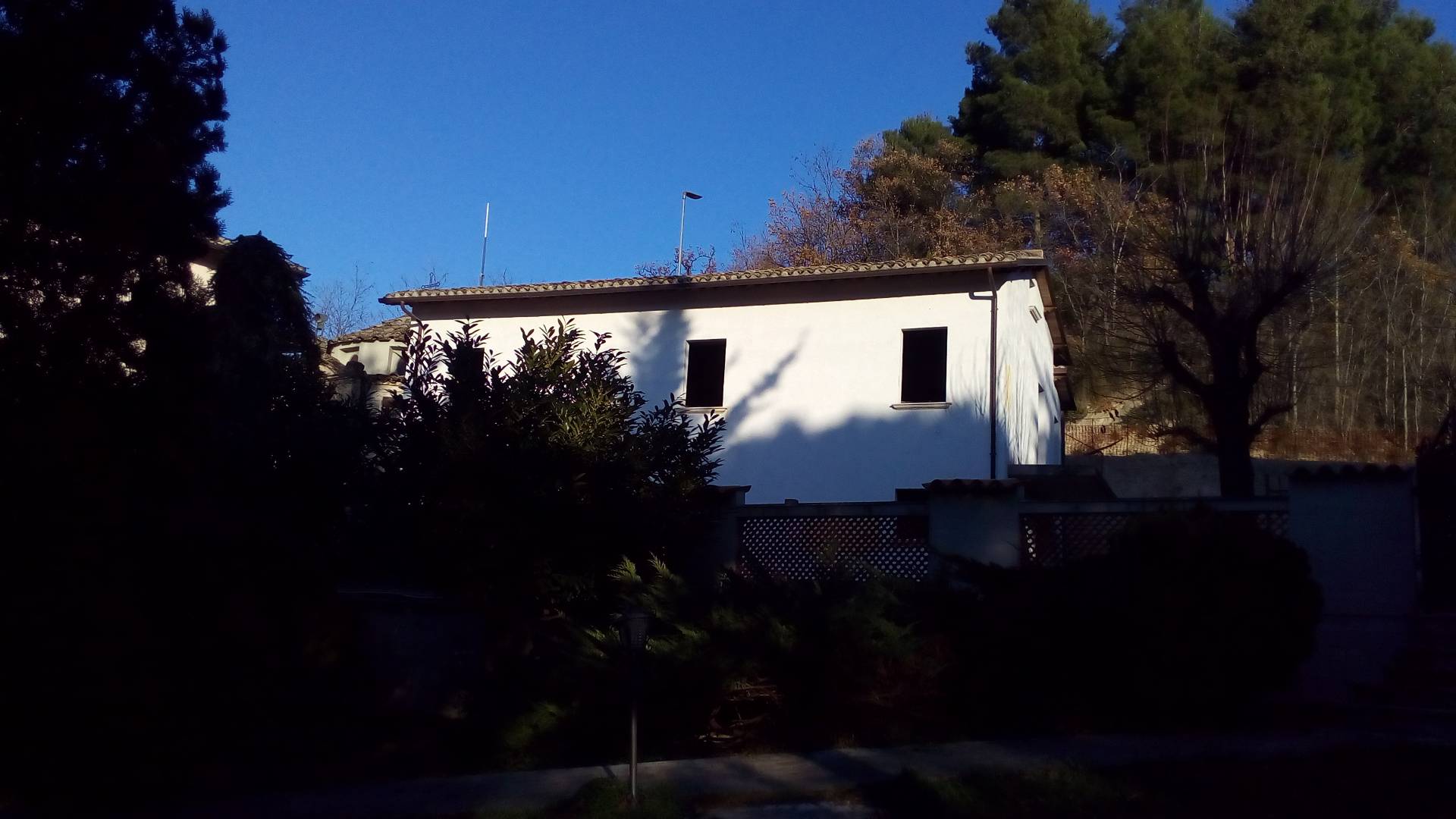 Casa indipendente con posto auto scoperto Ascoli Piceno monticelli alto