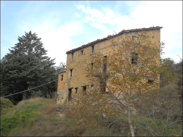 Casa colonica in vendita a Roccafluvione