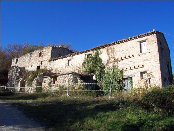 Casa colonica in vendita a Rotella, Capradosso