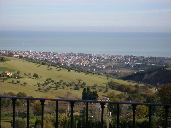 Appartamento in vendita a Colonnella, C.da Civita