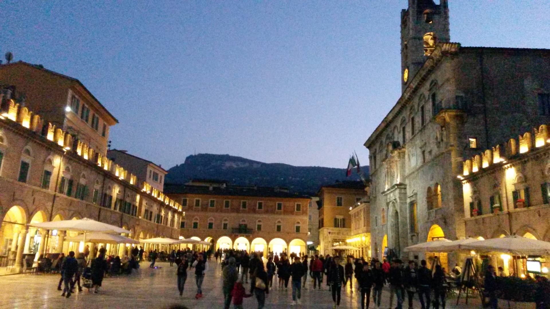 Commerciale in affitto a Ascoli Piceno, Centro Storico