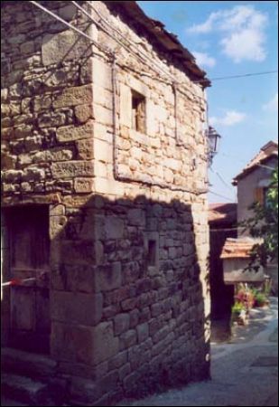 Casa indipendente in vendita a Montegallo