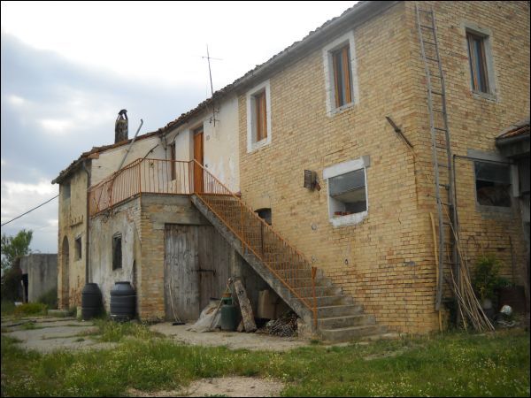 Casa colonica in vendita a Castorano