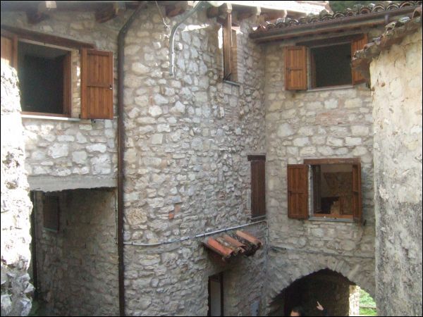 Casa indipendente in vendita a Montemonaco