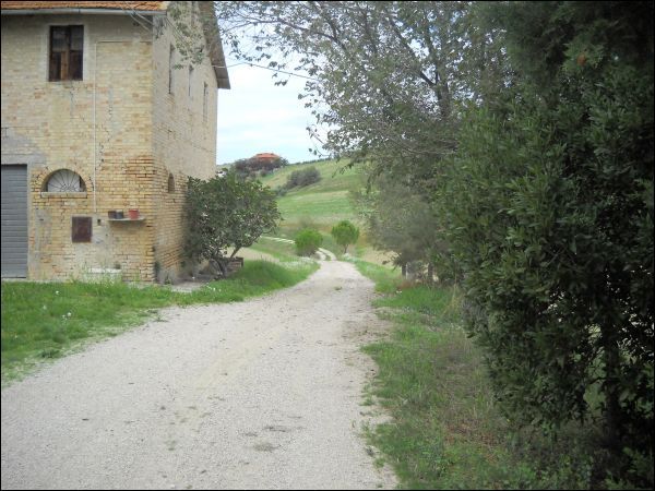 Casa colonica in vendita a Appignano del Tronto